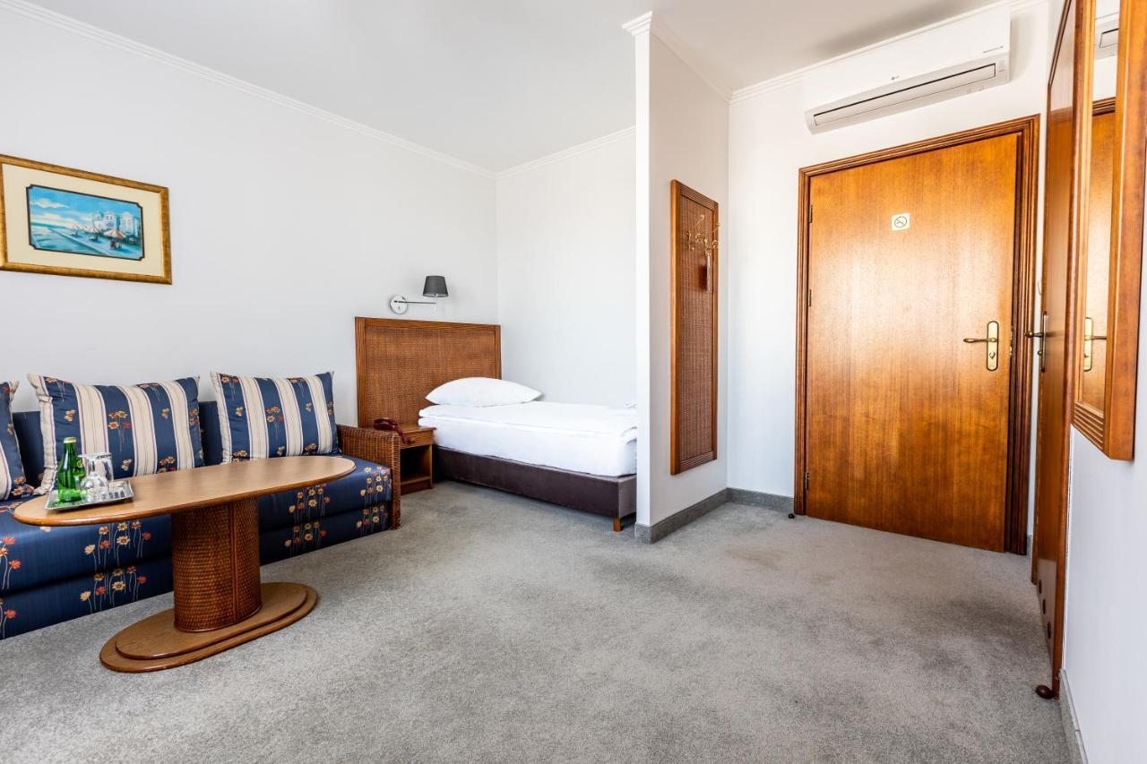 Hotel Pod Zlota Roza Kielce Eksteriør billede