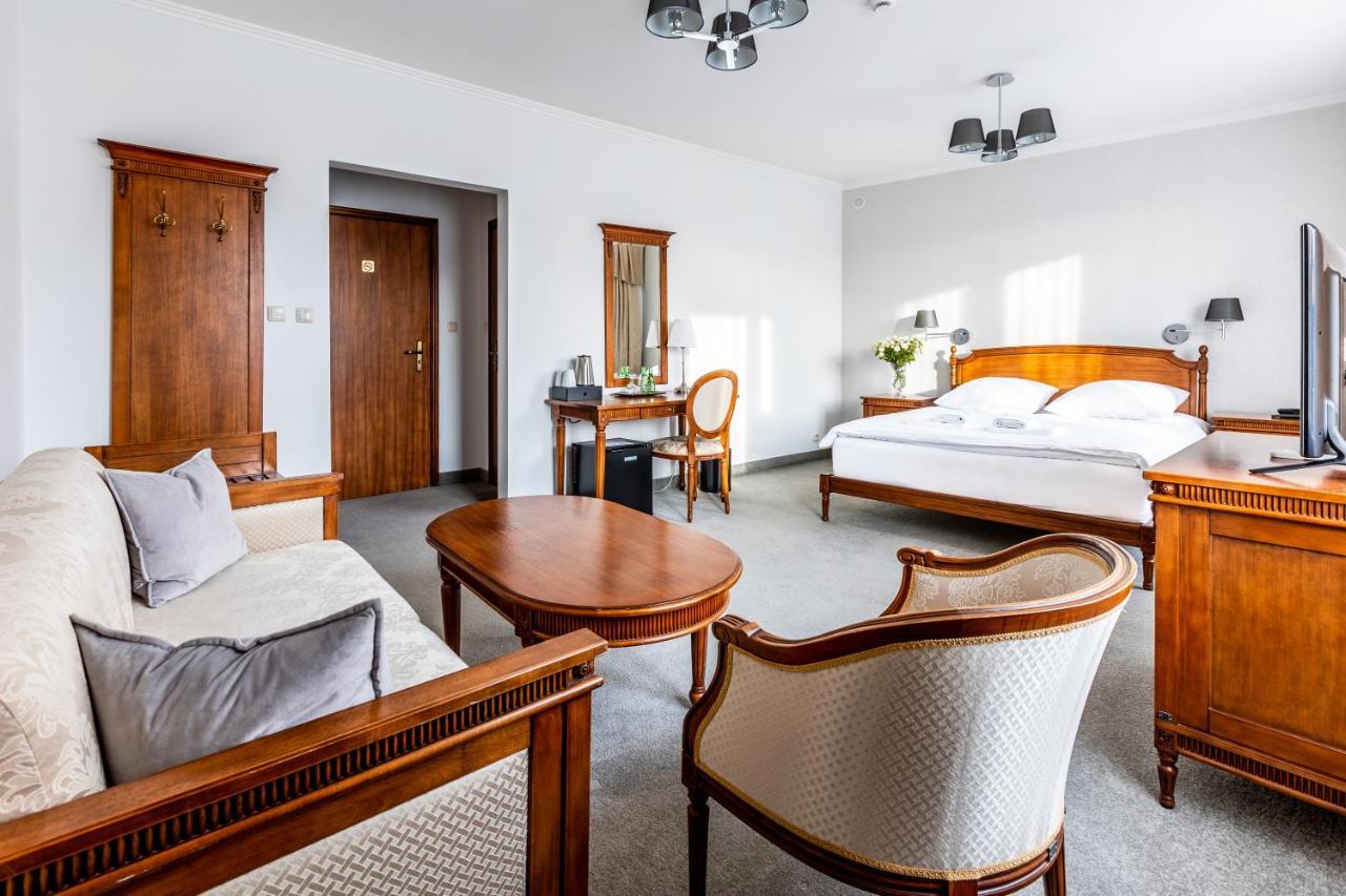 Hotel Pod Zlota Roza Kielce Eksteriør billede
